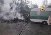 Genova – Incendio in una roulotte a Prà – VIDEO