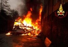 Genova – In fiamme una seconda roulotte a Prà