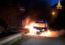 Cinque Terre – Pulmino in fiamme a Manarola, salvi i turisti