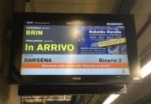 Genova – La mostra è finita da 2 mesi ma in Metro fanno ancora la pubblicità