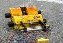 Recuperano tsunamometro spiaggiato e donano la ricompensa al Gaslini