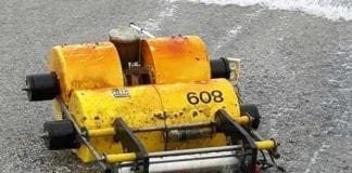 Recuperano tsunamometro spiaggiato e donano la ricompensa al Gaslini