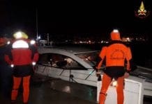 Genova, si tuffa in acqua al Porto Antico: donna soccorsa dai sommozzatori