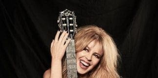 Kylie Minogue compie 50 anni: auguri alla piccola grande regina del pop