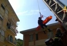 Genova Multedo, pompieri intervengono per permettere ad anziana di raggiungere ospedale