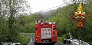 Beverino – Scontro tra auto sulla Provinciale, tre veicoli nel fossato