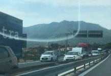 Autostrada A10, mezzo pesante in panne: un chilometro di coda
