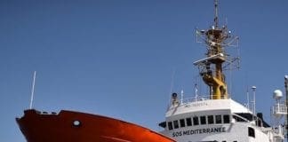 Nave Aquarius – In arrivo nuovi viveri, migranti trasferiti su navi militari dirette in Spagna