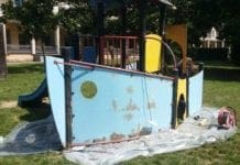 Quarto – Mamme si trasformano in operai e rimettono a nuovo parco giochi
