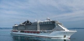 Litiga con il marito e si butta dalla nave: salvata