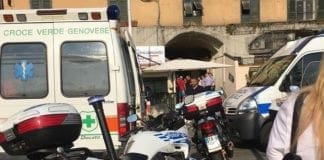 Rissa a bottigliate in Sottoripa, paura tra i turisti