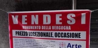 Voltri, “Vendesi monumento della vergogna”: striscioni appesi alla facciata dell’albergo Trezzano