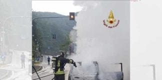 Campoligure, auto in fiamme in via Gramsci
