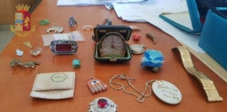 Derubavano anziani spacciandosi per addetti del gas: arrestati