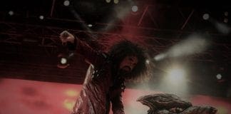 Caparezza e la sua energia accendono il Goa Boa: si balla sotto la pioggia