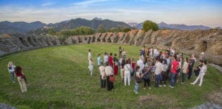 Calipso in scena al sito archeologico di Luni con Amanda Sandrelli