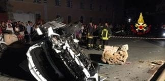 Taxi ribaltato in corso Italia, tre feriti gravi