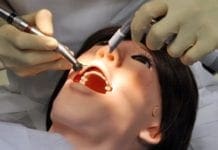 Manichini elettronici per le esercitazioni degli studenti in Odontoiatria