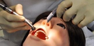 Manichini elettronici per le esercitazioni degli studenti in Odontoiatria