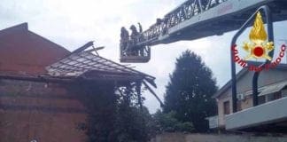 Tromba d’aria nel milanese, scoperchiata una palazzina