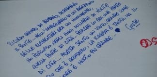 Crollo Ponte Morandi, pensieri e ricordi in Piazza De Ferrari per stringersi intorno a Genova