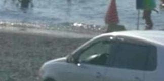 Albissola Marina, vanno al mare e parcheggiano l’auto in spiaggia