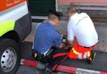 Albenga, manomette le colonnine elettriche delle ambulanze per ricaricare il cellulare