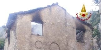 Canate di Marsiglia, i pompieri vanno a spegnere incendio e scoprono aggressione