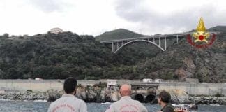 Vesima, accusa malore in mare: morto 70enne