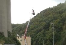 Calcinacci dal viadotto dell’Autostrada A26 tra Voltri e Mele, strada chiusa