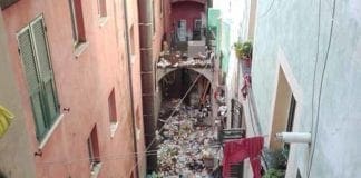 Centro Storico – Discarica nel cavedio a Pré, pulizie in corso
