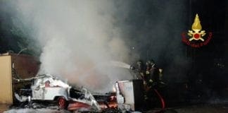 La Spezia, indagini per l’incendio al campo rom di via Oto