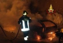 La Spezia – Auto in fiamme sul raccordo autostradale incendio auto vigili fuoco auto fiamme