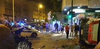 Grave incidente in corso Europa, ambulanza ribaltata e auto distrutta