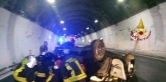 Incidente stradale sull’Autostrada A26 Voltri-Gravellona Toce, auto ribaltata in galleria