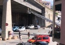 Cadono calcinacci dal ponte di Sturla, arrivano i vigili del fuoco