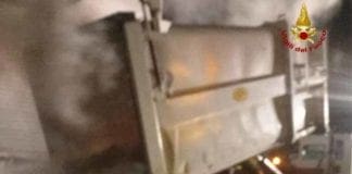 Genova Bolzaneto, fiamme nel deposito AMIU di via Sardorella