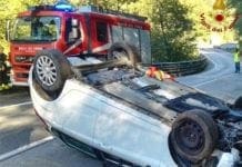 Borghetto Vara, auto si ribalta sull’Aurelia