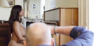 Fabiana Britto, la sexy modella brasiliana protagonista del calendario For Men – VIDEO