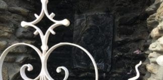 Sturla, vandali bruciano la Madonnetta dei pescatori