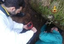Millesimo – Vigili del fuoco salvano una cagnolina incastrata in una tana di volpe – VIDEO