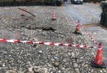 Maltempo in Liguria, buco nella piazzetta di Portofino