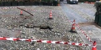 Maltempo in Liguria, buco nella piazzetta di Portofino