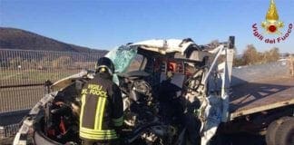 Autostrada A12, scontro tra due tir e due auto: morto 32enne