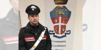 Albenga, aggredisce i genitori e minaccia i Carabinieri con un machete