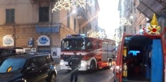 Incendio nel negozio di surgelati Giopescal di via Galata