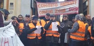 Ponte Morandi, i residenti della zona arancione in presidio davanti a palazzo Tursi