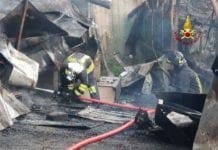 Cornigliano, baracca in fiamme in via Tonale, uomo morto carbonizzato – VIDEO
