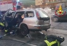 Bolzaneto, sterpaglie bruciano auto a gpl