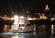 Yacht contro una boa a Punta Vagno, eliche bloccate da una fune – VIDEO